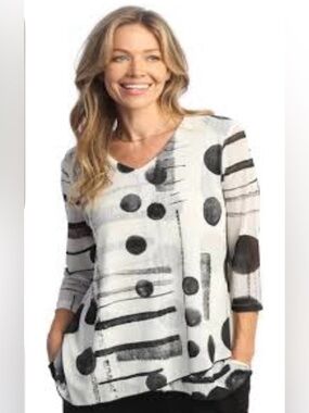 Jess & Jane  Black & White Abstract V-Neck Tunic ptp 24
